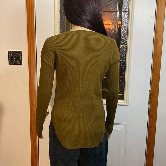 GUC - Express - Low High Ribbed Sweater - Size Small - Picture 6 of 11